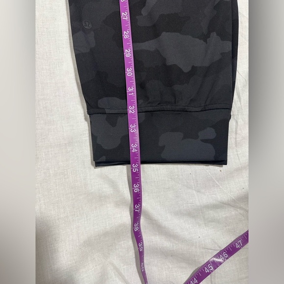 New Lululemon Ready to Rulu Jogger Crop !!! - Picture 4 of 10
